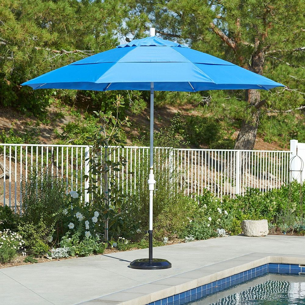 California Umbrella Sun Master Series Patio Market Umbrella in Olefin with Aluminum Pole Fiberglass Ribs Collar Tilt Crank Lift